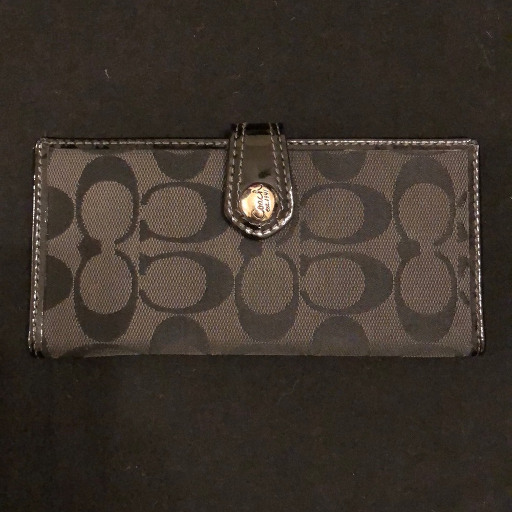Coach Wallet - black in traditional print